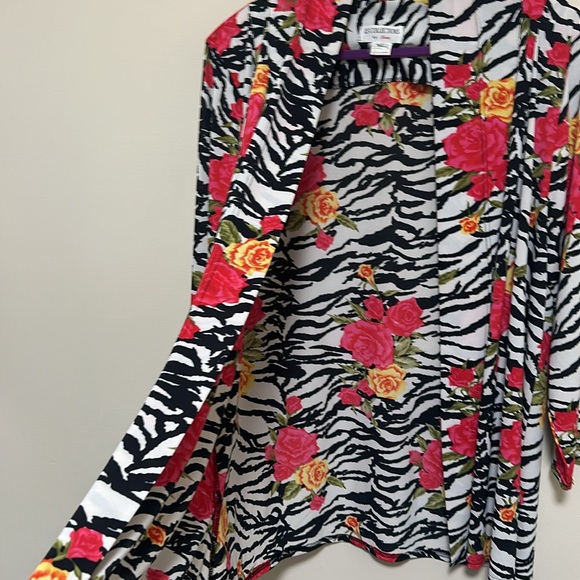 LS Collections flower print with black white background Size XL - Picture 7 of 7